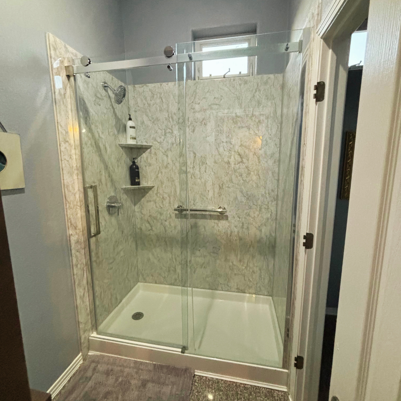 Shared shower for bedroom 4&5 (3rd floor)